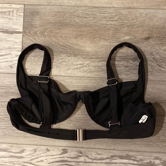 Black XL bikini top with metal clasp and hardware, adjustable straps, EUC - Picture 3 of 9